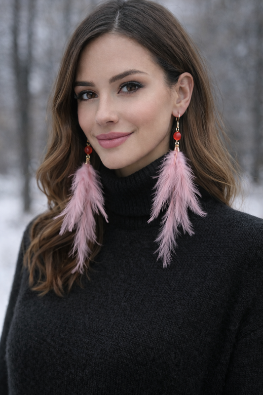 Uzun Tüy Detaylı Küpe – Soft Pembe