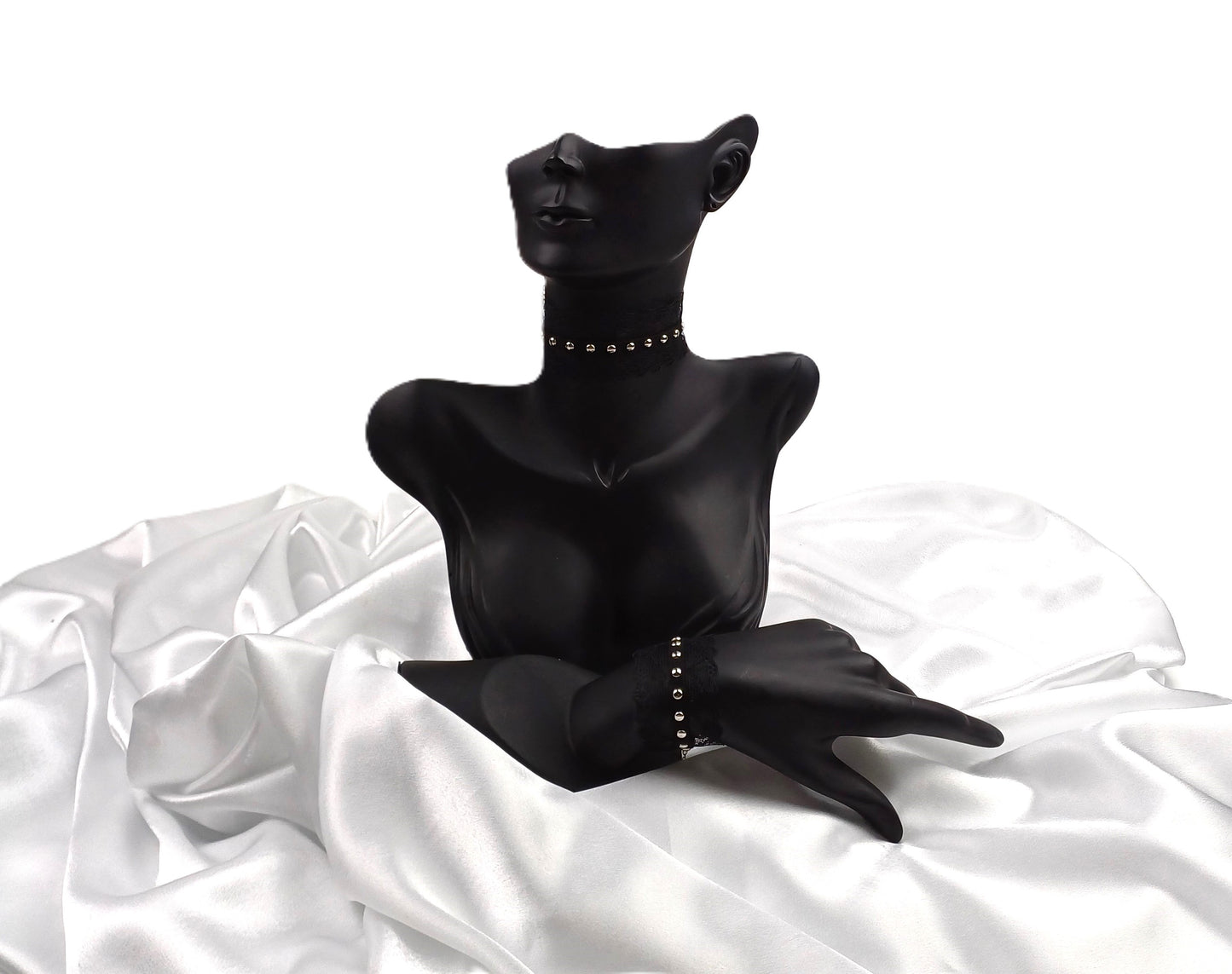 Metal Detaylı Siyah Dantel Choker ve Bileklik Seti