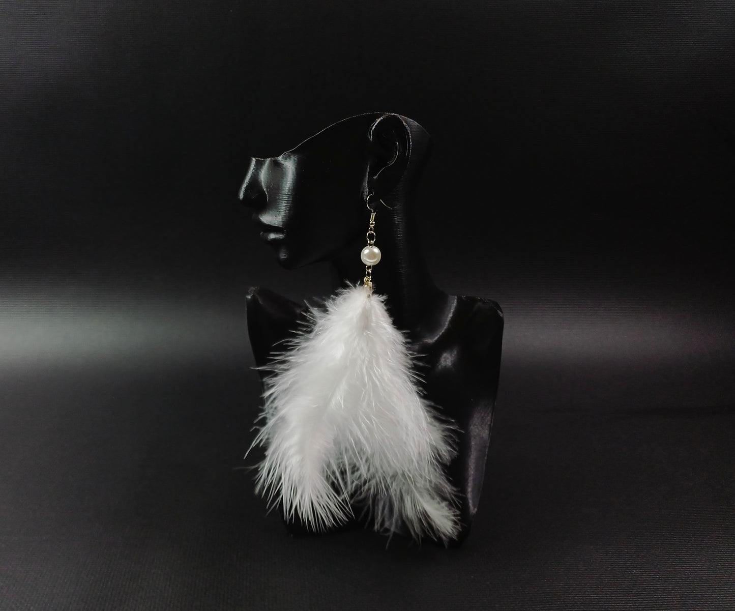 Uzun Tüy Detaylı Küpe - Renk Seçenekli