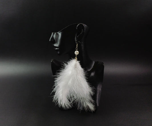 Uzun Tüy Detaylı Küpe - Beyaz