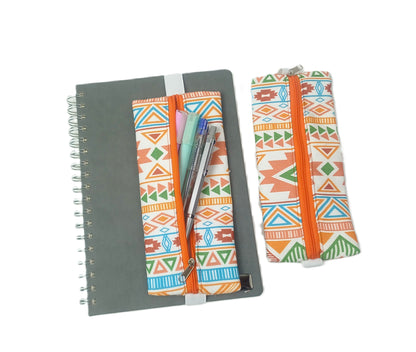 Turuncu Etnik Desenli Lastikli Defter Üstü Kalemlik – Dijital Baskılı Kumaş