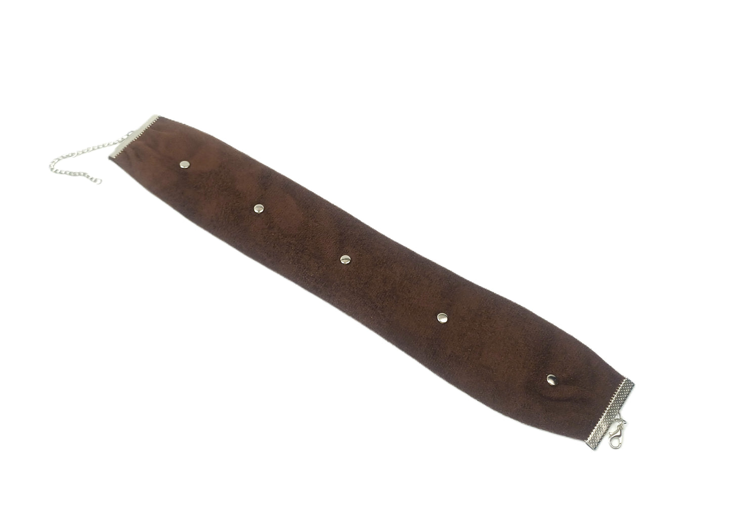 Metal Detaylı Süet Choker Kolye – Acı Kahverengi 4 cm Geniş