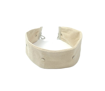 Bej Süet Kumaş Metal Detaylı Kadın Choker Kolye - 4 cm Geniş