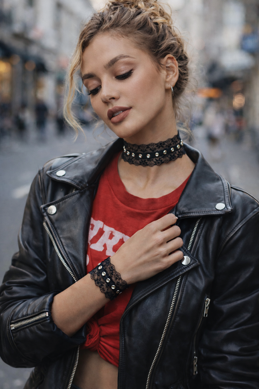 Metal Detaylı Siyah Dantel Choker ve Bileklik Seti