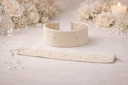 Bej Süet Kumaş Metal Detaylı Kadın Choker Kolye - 4 cm Geniş