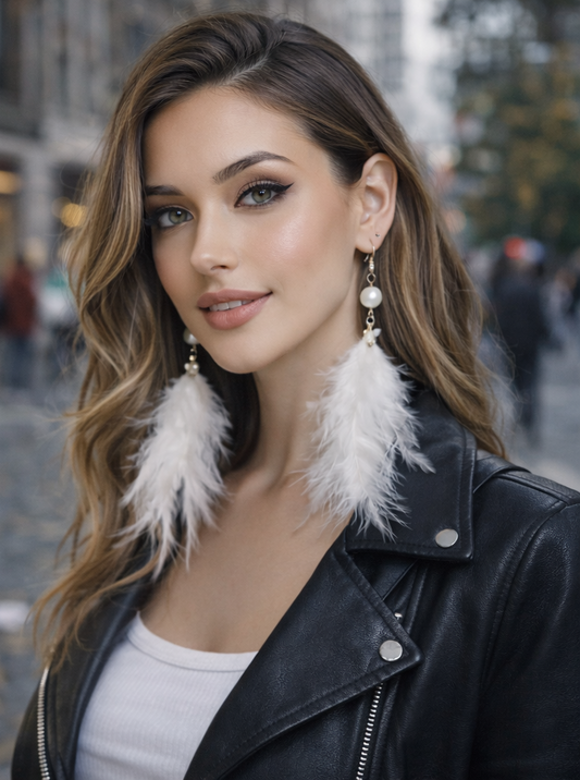 Uzun Tüy Detaylı Küpe - Beyaz