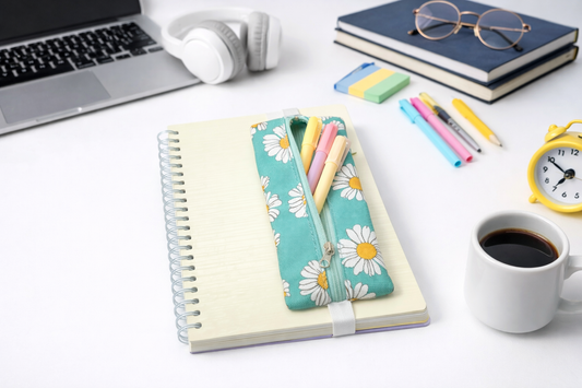 Mint Papatya Desenli Dijital Baskı Lastikli Defter Üstü Fermuarlı Kalemlik